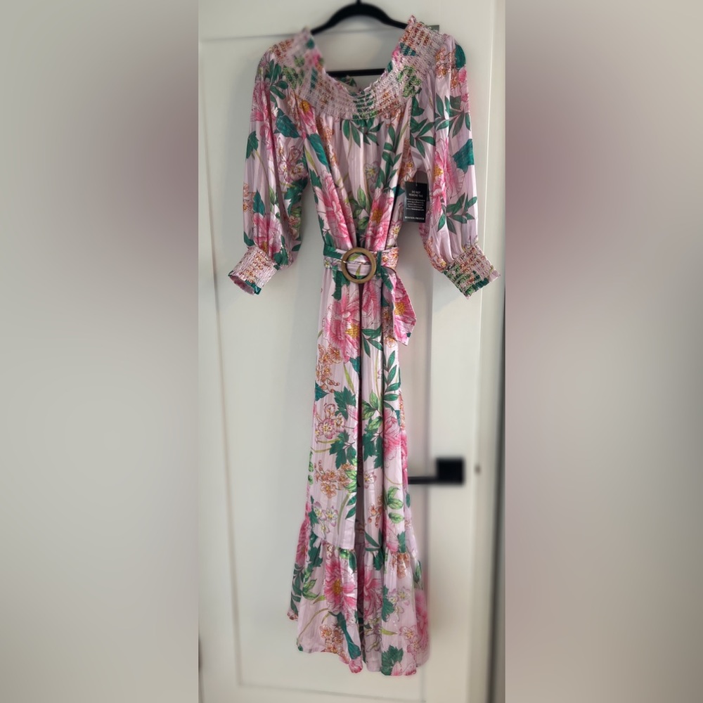 Womens maxi removable belt.  wear on or off shoulder.  New with tags.